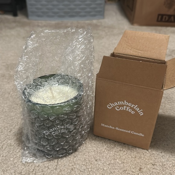 Chamberlain Coffee Matcha-Scented Candle - Picture 2 of 5